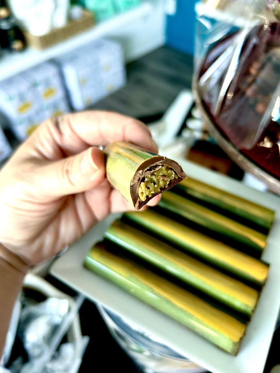 poppchocolates's tweet photo. Our Dubai Chocolate Bar at Chocolatier Constance Popp, 180 Provencher~ ✨
#dubaibar #dubaibars #dubaichocolate #dubaichocolate #pistacio 💚 #winnipegchocolate #winnipeg #winnipegchocolateshop #dubai #dubaitowinnipeg #dubaichocolatebar https://t.co/C2abcUikmI