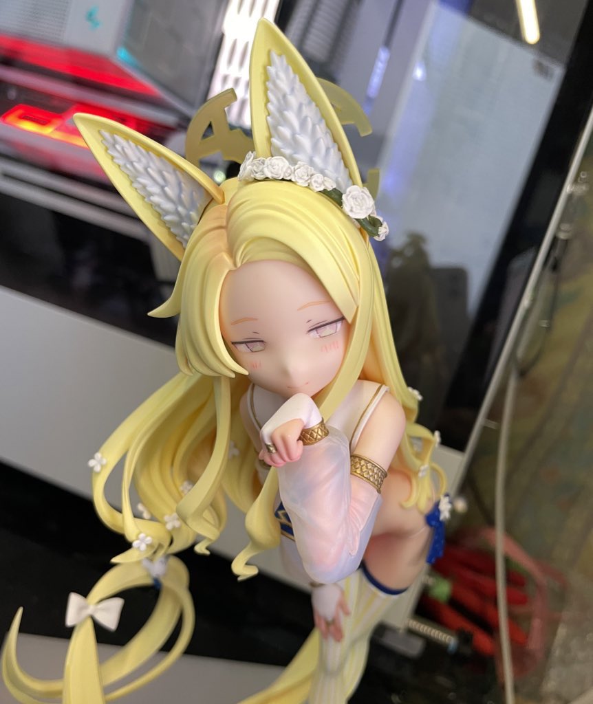sola4dore3's tweet photo. セクシーセイアですまない・・。 完成！
彩色見本の瞳が好みだったので頑張ってデカール作りました！
でも写真だと現物より黄色になっちゃった;;

原型 : タカトリ 様 ( @takatori_4692 )
#ブルーアーカイブ 
#セイア 
#ガレージキット https://t.co/qCdi9DmPjx