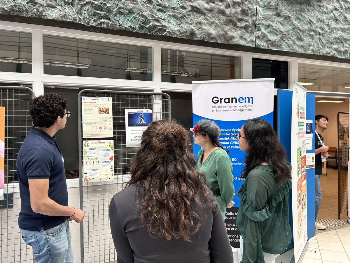 La <a href="/FeteScience/">Fête de la science</a> à <a href="/Angers/">Ville d'Angers</a> ce week-end avec participation de @PantinSohier de l’#iaeangers et <a href="/fnythomas/">Fanny Thomas</a> de <a href="/Polytech_Angers/">Polytech Angers</a>, membres du #GRANEM, sur un stand offrant une #expérience de #VR
<a href="/UnivAngers/">Université d'Angers</a> 
<a href="/IAEFRANCE/">IAE FRANCE</a>