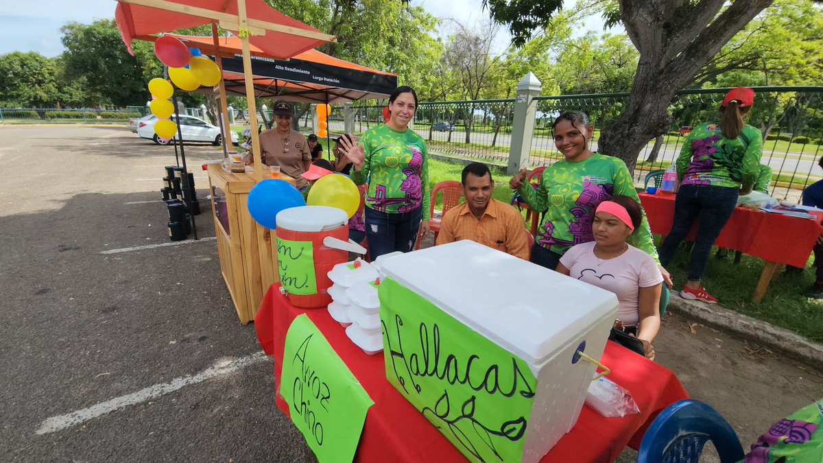 Hoy sábado te esperamos en el estacionamiento del parque Leonardo Ruíz Pineda, donde se lleva la feria del campo soberano; para que adquieras tus productos a precios solidarios <a href="/NicolasMaduro/">Nicolás Maduro</a> .<a href="/comandosergioh/">Sergio Hernandez</a>