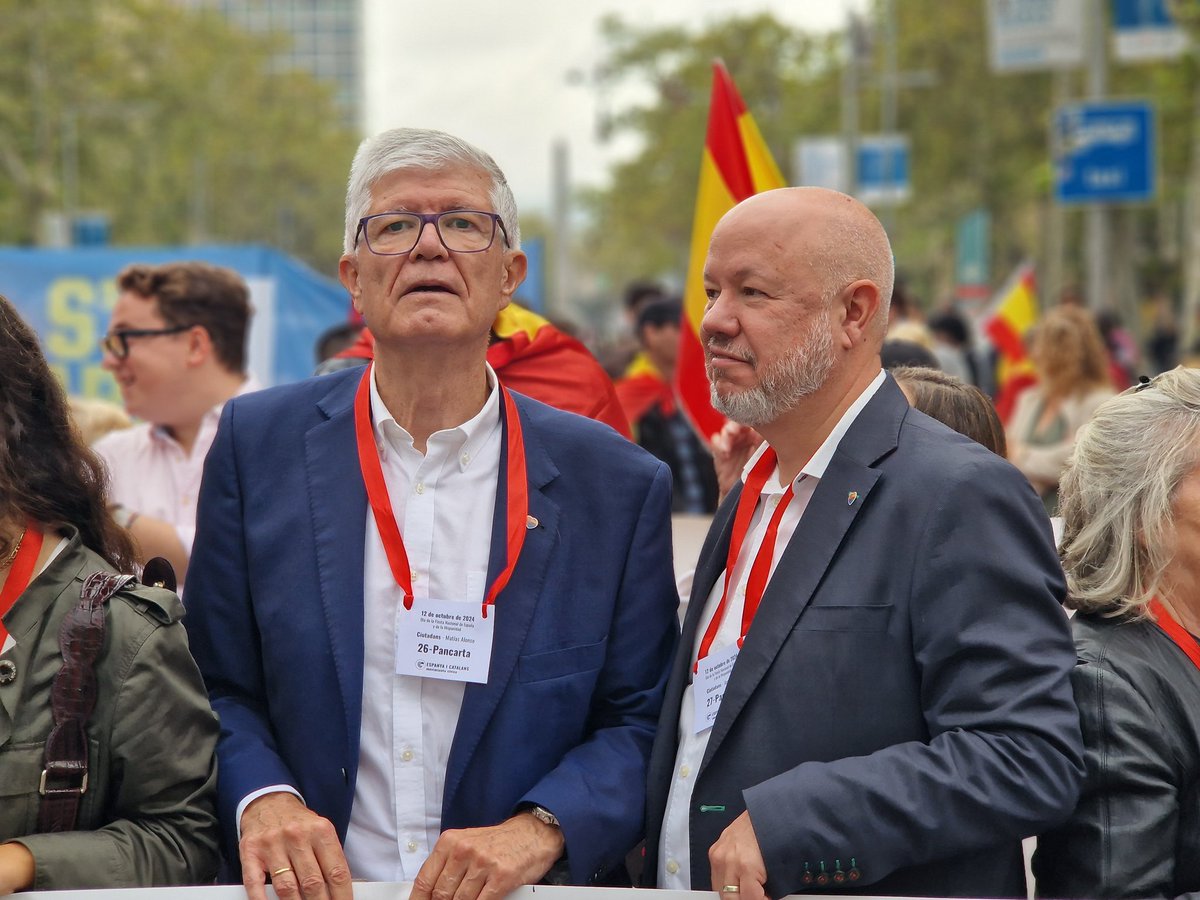 CiutadansCs's tweet photo. 🇪🇦 Feliz #DiaDeLaHispanidad !

Con el orgullo de nuestro pasado, presente y futuro, el de pertenecer a una gran nación, hemos celebrado este #12Oct con los ciudadanos, en las calles de Barcelona.

💪🏽 Juntos, más fuertes. 

¡ Viva España! 🇪🇦 https://t.co/SourHxAH4s