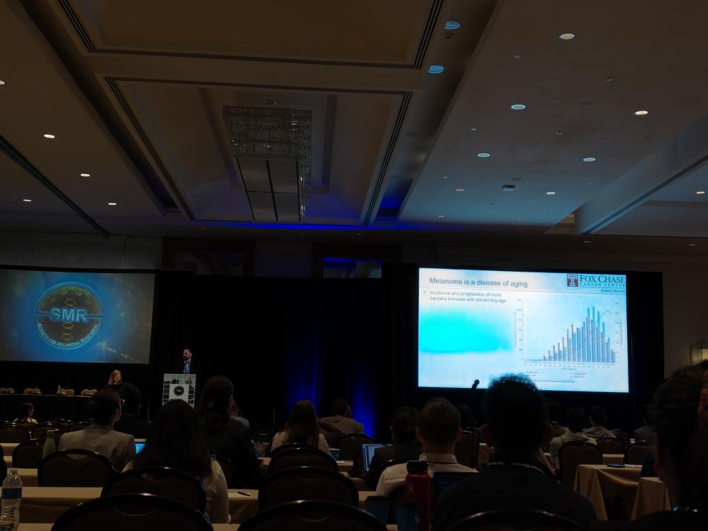 daniela_oaks's tweet image. Now @FaneMitchell @FoxChaseCancer is telling us about how #age influences the immune system in the reactivation of #metastasis #dormancy @SocietyMelanoma