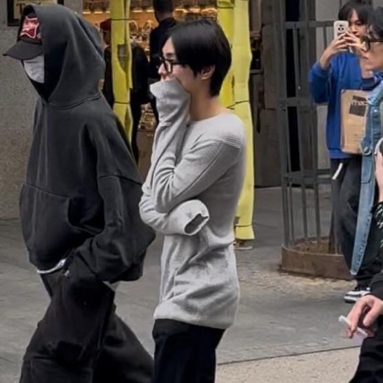 صورة تخليك تصومين 999999999 ساعة...
هذا وهو ولد