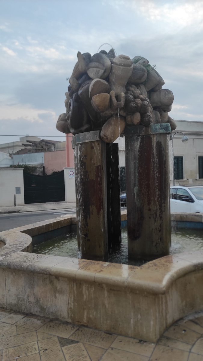 InfopointMartan's tweet photo. Il Monumento d’Acqua, disegnato da Ettore Pignatelli e realizzato con lo scalpellino da E. Rizzo, nel 1992  a #Martano in occasione della II Biennale di scultura ⛲️

#comunemartano #weareinpuglia  #infopointmartano #percorsodellacqua #prolocomartano #scultura #greciasalentina https://t.co/doB91fPnN3