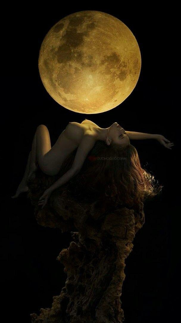 Si Pwezi pa t ekziste 
Fòm kò w t ap kreye l 

Dous 
Karamèl
Sous
Myèl

Tout kò w se koub
Tèt mwen pa ka dwat

Fou 
Frajil
Sou 
Ekzil 

Bon travèse pou je m 
Ki mouri sou po w
Bon travèse pou libète m
Ki jouke nan tras do w