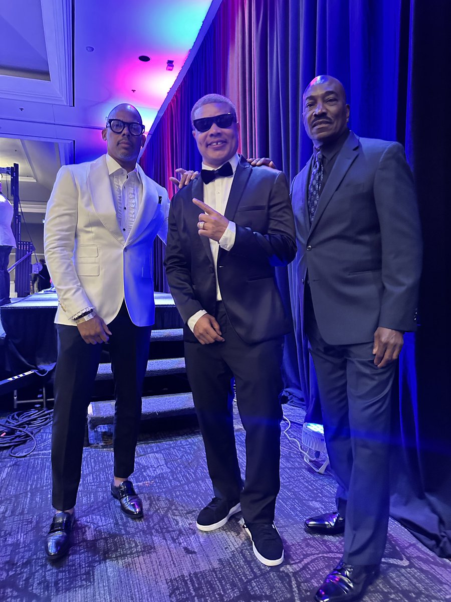 jamietyler_3's tweet photo. When in the A we gotta link up with the fam @CliftonPowellSr #RedGrant @sweet_teasha #DrG #LAMDC #MarriedtoMedicine https://t.co/LxKFnJRH5G