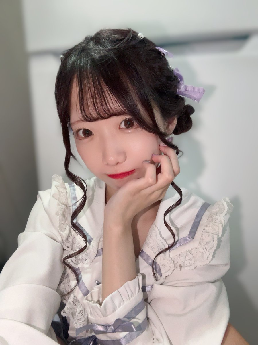 推しのi☆Risの日海夏ちゃんが出てるライブ行ってきた꒰ᐡ⸝ɞ̴̶̷ ·̮ ɞ̴̶̷⸝ᐡ꒱
(SNSに書いてないだけでめちゃ頻繁にi☆Ris現場行ってる)

近くで会えるからせっかくだし、と思ってヘアメしてもらってかわいくして行ったら日海夏ちゃんが「かわいい！」って褒めてくれたから即、結婚しよって言った🫶