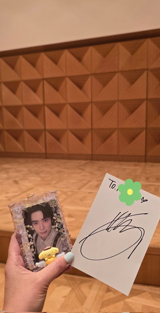 nctmariko's tweet photo. ジェヒョン沼に落ちて6年🍑💚
初めてのサイン会レポです😭
とても暖かいジェヒョンの人柄そのものものの優しくて穏やかな雰囲気の中、ジェヒョンは最後まで笑顔で一人一人のシズニの目をしっかり見ていました🥹優しいスタッフの方々、会場のシズニ＆ジェヒョンと過ごした世界一幸せな時間でした✨😭✨ https://t.co/e9uUmy26vE