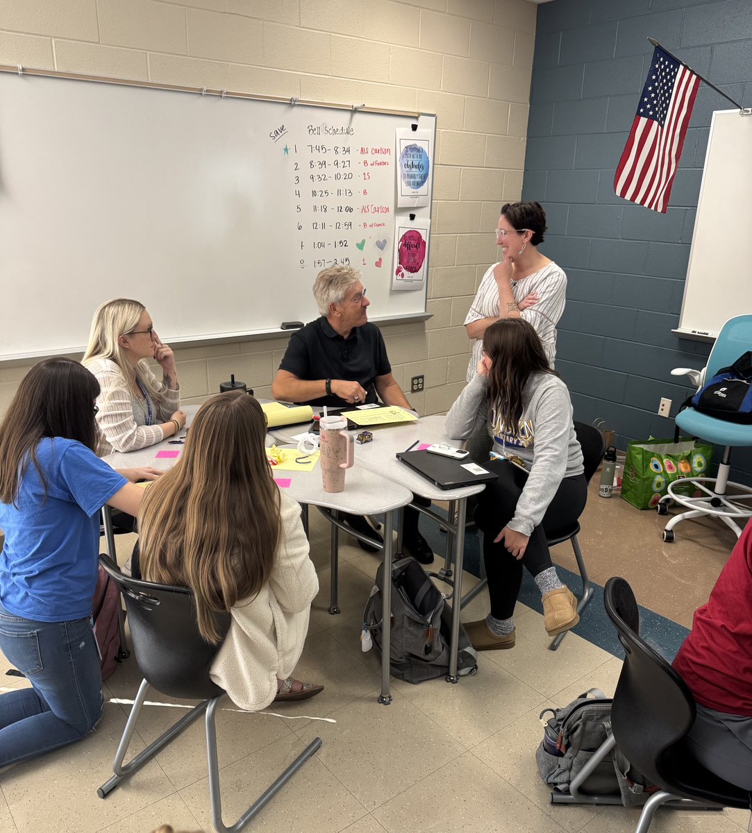 educaterevival's tweet photo. Presenting in front of fellow educators is my absolute favorite. Yesterday I met with teachers from across my county and spoke about active teaching through object based learning. Loved hearing the immediate ways teachers could implement these activities in their classrooms! https://t.co/isnpdwusdK