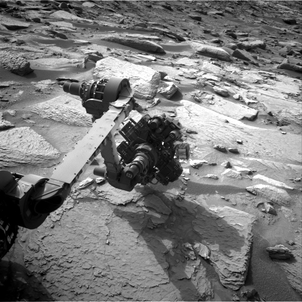MarsMissionImgs's tweet photo. #CuriosityRover image taken on #Sol3650 at 4:12:06.386 PM with #Navcam #Mars #NASA #Space https://t.co/bCm2LzYtjy