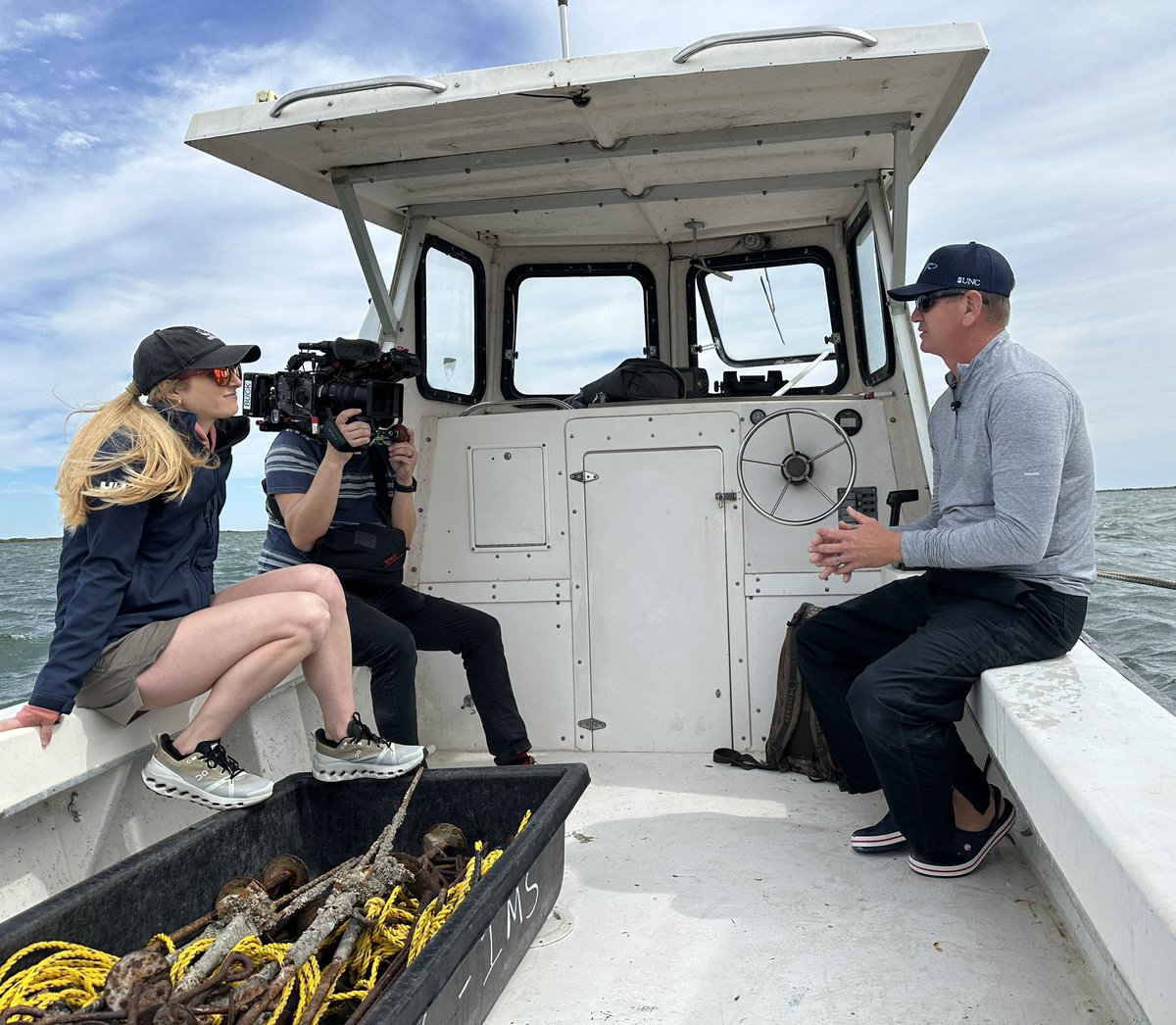 AlexisLongmire_'s tweet image. #Gradschool side quest: went out with a seagrass seed planting #robot (that I got to drive 😎) and CNN 

The robot was made by a non-profit, ReefGen, who is hoping to help with the #seagrass 🌱 restoration our lab does