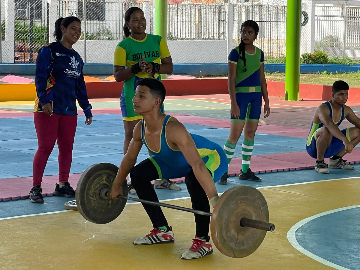 Así se están llevando a cabo las primeras exhibiciones de nuestra ExpoJuventud, Deportes y Recreación 2024. En este evento, nuestros equipos de Alterofilia (Pesas)  y karate han demostrado la excelencia y el compromiso que caracterizan a estas disciplinas de combate en IMJUDERAO