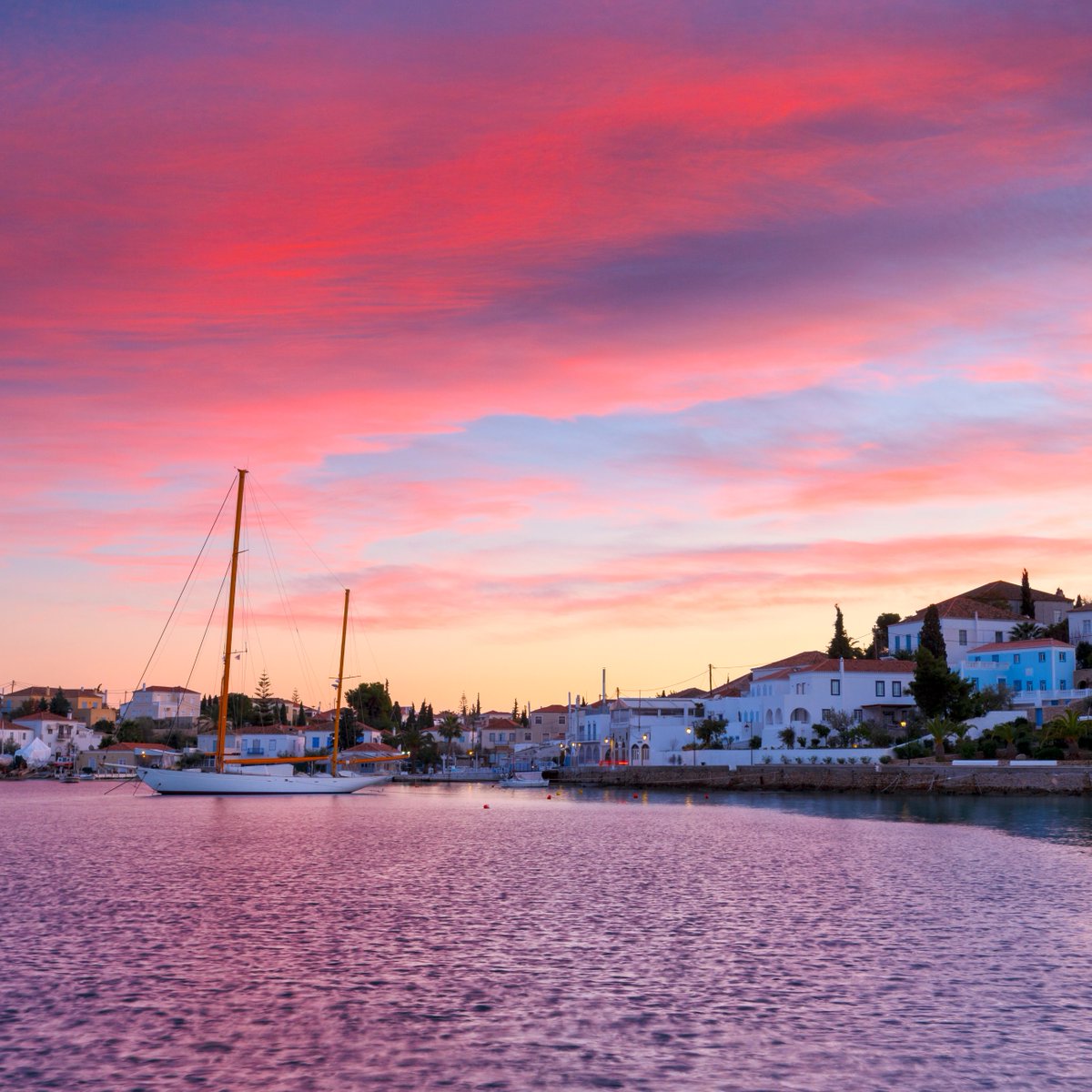 VisitGreecegr's tweet photo. Get ready to embrace the serene lifestyle of #Spetses, where luxury meets tradition. With captivating views straight out of a dream and timeless local traditions, it's no wonder that this spot is a must-visit destination!
🌼 https://t.co/Ei96vwHSda
#Visitgreece #argosaronic https://t.co/qNR9ABFM9H