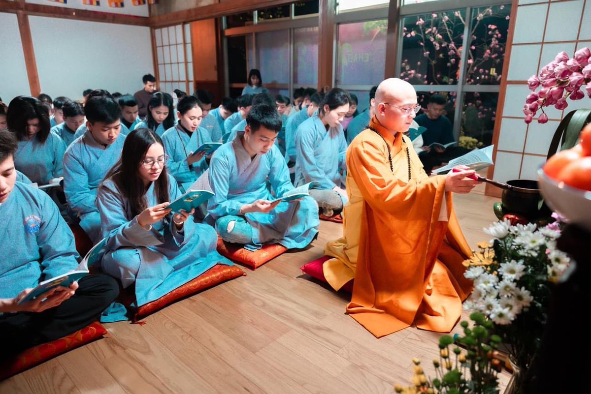 ThichTamTri's tweet photo. 世の中は無常です。はじめて大恩寺の若い僧侶が急性肝不全により30才に亡くなりました。ティック・フン・ビン師はフエの出身、幼い頃から仏門に入りダナン五行山で修行し、コロナ禍になってからベトナム中央仏教会から派遣され、在日ベトナム仏教信者会であり大恩寺で仏教活動の大活躍でした悲しいです https://t.co/GHw71bpWJT