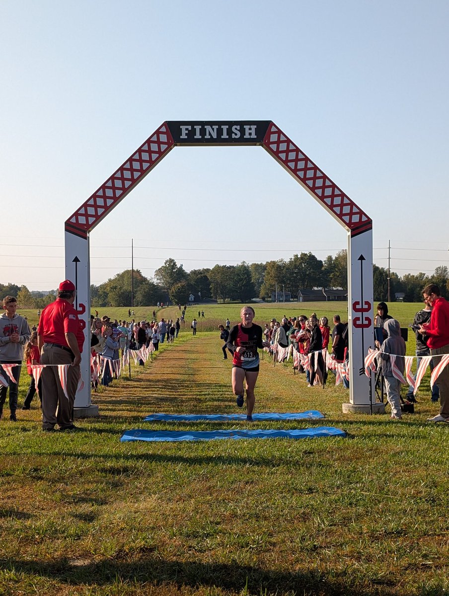 Congratulations to PCHS junior Mallory Watt on her winning effort at today's  Pocket Athletic Conference meet @ Southridge. Mallory finished in 18:28 to secure the individual title. Way to go, Mallory! 🐯🏆❤️
