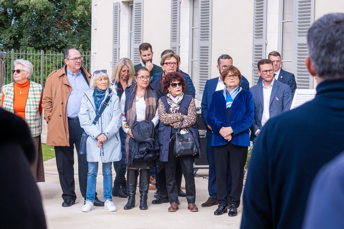 🗝️ Grand plaisir de remettre officiellement les clés de la Chapelle Saint-Denis à Mme et M. Hamard, qui en assurent désormais la gestion. 🤝🏼

Ce lieu si symbolique, véritable héritage des Jeux de <a href="/Paris2024/">Paris 2024</a> pour <a href="/Chateauroux36/">Châteauroux Métropole</a>, a déjà accueilli de nombreuses personnes dont des