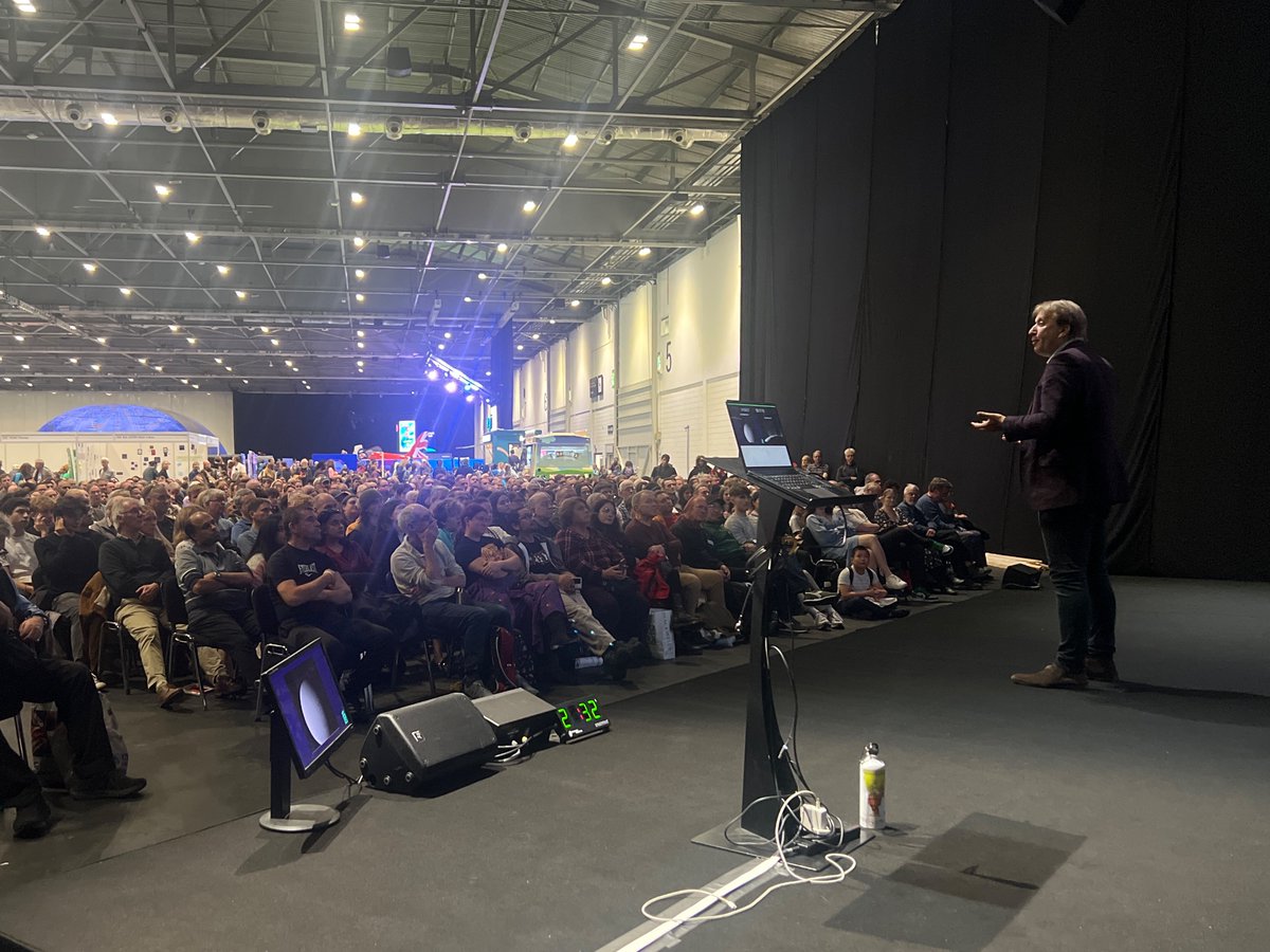 Timothy Revell (@timothyrevell) on Twitter photo “Rain drops on Saturn’s moon Titan are the size of tennis balls and fall so slowly you can dodge them — which gives me an idea for a new sport”
<a href="/chrislintott/">chrislintott</a> at #NewScientistLive “Rain drops on Saturn’s moon Titan are the size of tennis balls and fall so slowly you can dodge them — which gives me an idea for a new sport”
<a href="/chrislintott/">chrislintott</a> at #NewScientistLive
