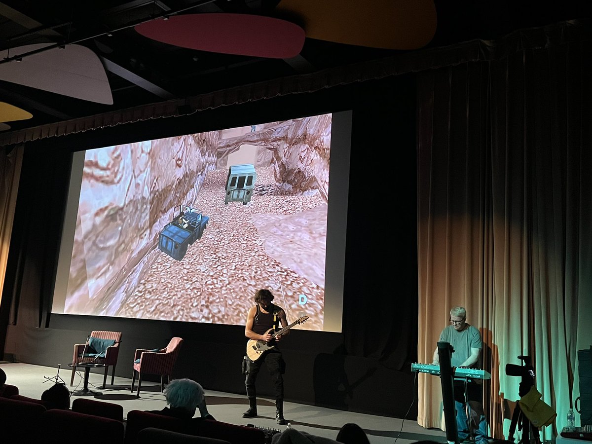 You haven’t lived until you’ve heard the maestro @MusicConnelly play Jeep Thrills LIVE whilst the level plays at the same time. 🙌