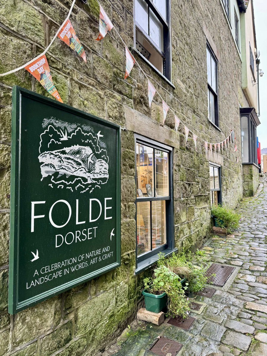 FoldeDorset's tweet photo. We’ve helped people find the perfect book from titles we’ve hand chosen, &amp; taken orders for delivery next week.

#BookTwitter #BookshopDay #BCorp 

2/… https://t.co/1row5yz57g