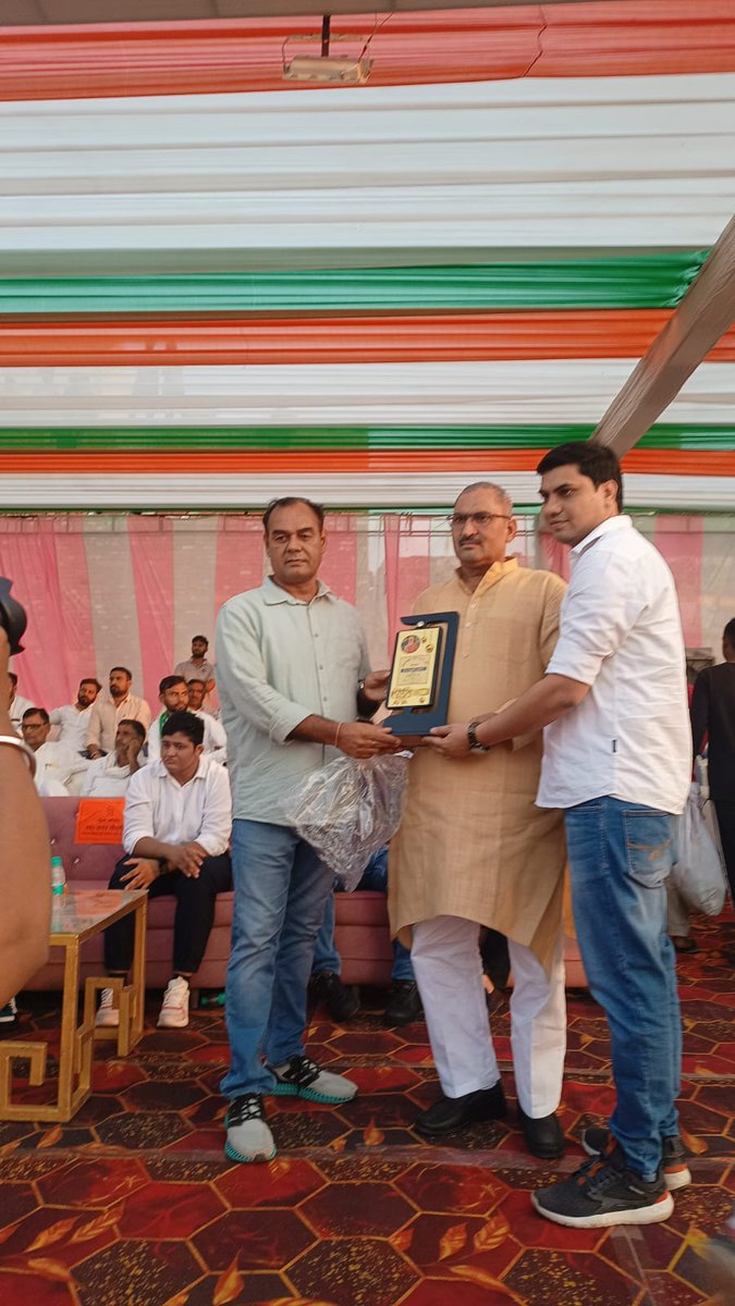 Sarpanch_RLD's tweet photo. आज कुचेसर रोड, चौपला, जिला हापुड़ में, महात्मा गंगा दास जी की स्मृति में आयोजित दंगल प्रतियोगिता में राष्ट्रीय लोकदल के राष्ट्रीय अध्यक्ष केंद्रीय राज्य मंत्री माननीय चौधरी जयंत सिंह जी के साथ सम्मिलित होने का मौका मिला। 
@jayantrld @jayant_team @RLDparty https://t.co/a19LovJy1Q