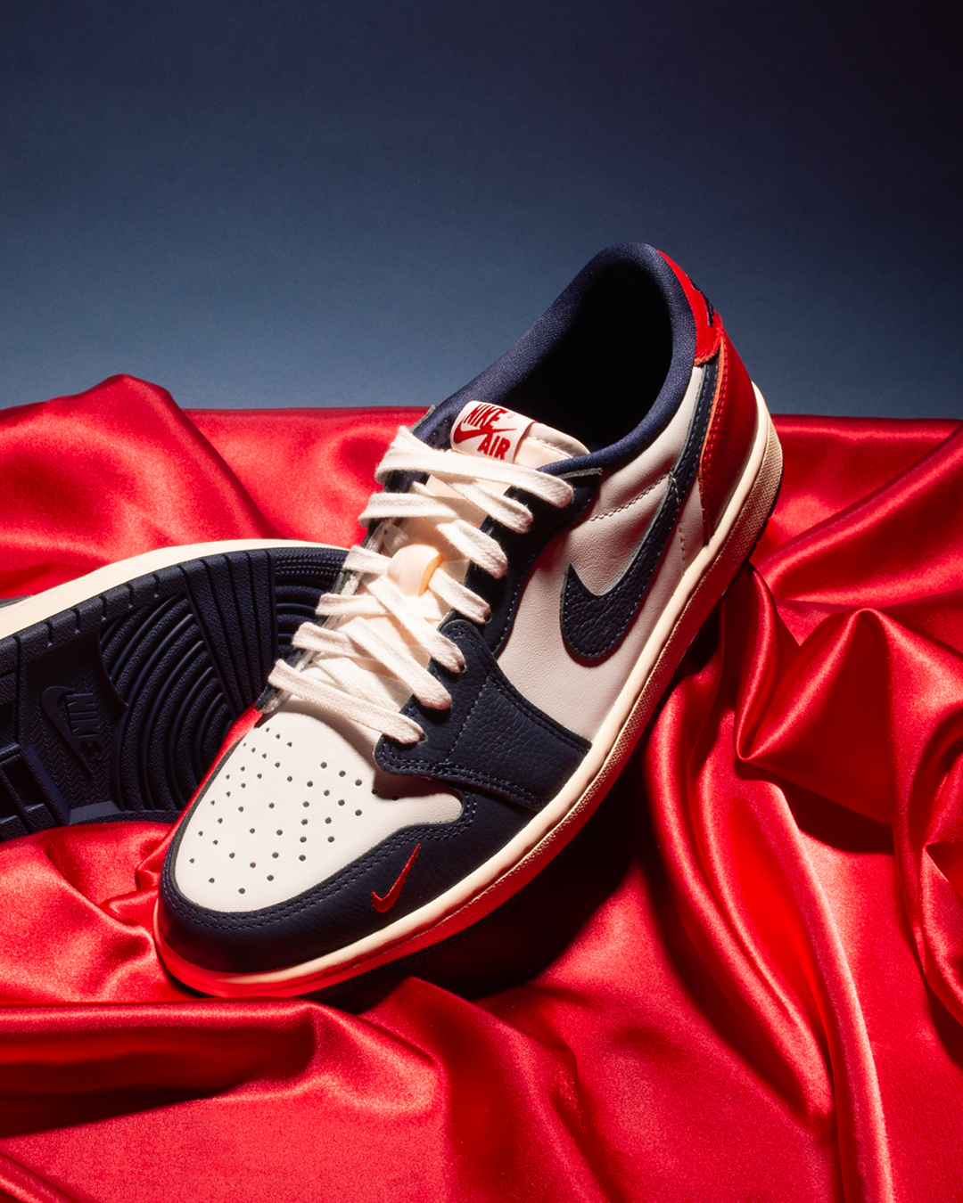 Foot locker obsidian jordan 1 sales