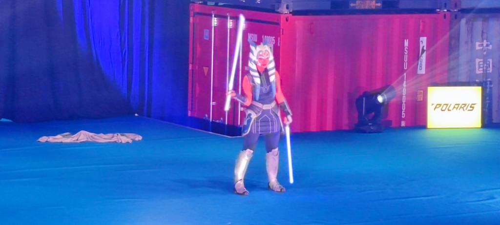 JustTommy666's tweet image. Tag 2 #PolarisConvention

War richtig toll auf der Messe heute. Zuerst bin ich etwas durch die Indie- und Retro-Area geschlendert und anschließend habe ich mir Plätze für den Cosplay-Contest gesucht. Die Show war einfach super.🥰
Späten Nachmittag skippe ich, weil viel zu voll.😅