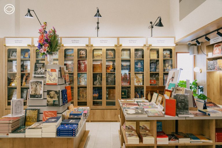 readthecloud's tweet photo. หากคุณคือคนที่รักบรรยากาศร้านหนังสือ คอลัมน์ #ShareLocation ขอพาเพื่อนนักอ่านไป #ร้านหนังสือริมขอบฟ้า คุยกับ อมร ทองธิว เจ้าของร้าน เล่าเรื่องการเดินทางของร้านหนังสือที่คำนึงถึงผู้ใช้งานทุกคน และตั้งใจให้เป็นศูนย์รวมกิจกรรมต่าง ๆ #TheCloud
https://t.co/crLRgPaEFx https://t.co/bZ7Aou3OSw