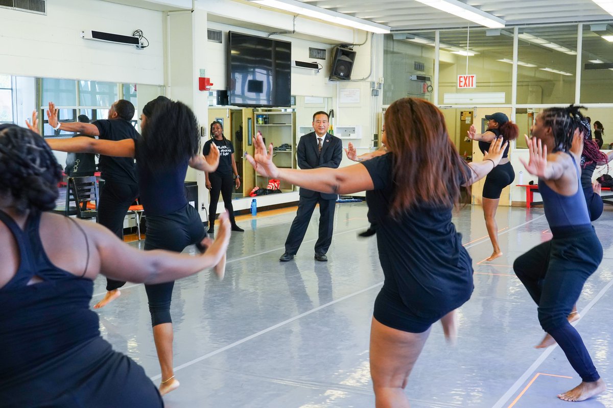 cdi_dance's tweet photo. So much joy captured here! Queens College President @frankhwu just visited our residents in rehearsal.

The CarNYval Dancers were founded by QC alumna Kiara Paige and reflect the love, passion, and connection of the Afro-Caribbean diaspora through dance and music. https://t.co/L5FPU8TbKl