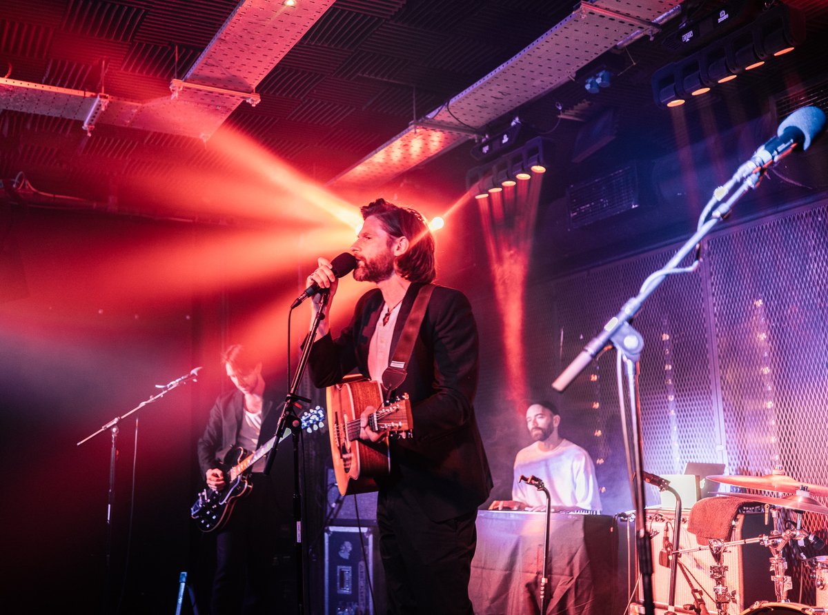 Fronted by former members of Kaiser Chiefs, Kooks, Dead 60s and Howling Bells, @everyonesays_hi join us on 27th October with support from Johnny Lloyd and @waxtreecastband 👋

Not many tickets left below. 👇 

➡️ bit.ly/EveryoneSaysHi…