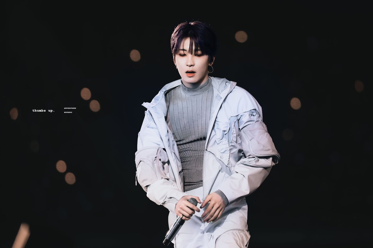 ᴛʜᴜᴍʙs ᴜᴘ ₇₁₇ tweet media