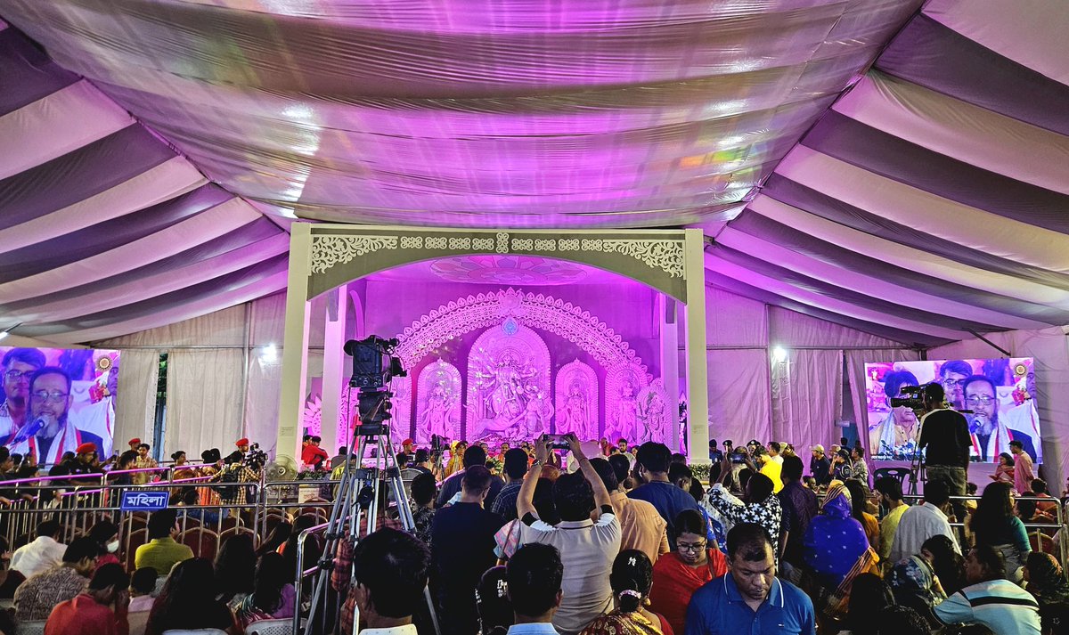 BerndSpanier's tweet image. Soaking up the atmosphere at Durga Purja in Banani #Dhaka #HinduFestival