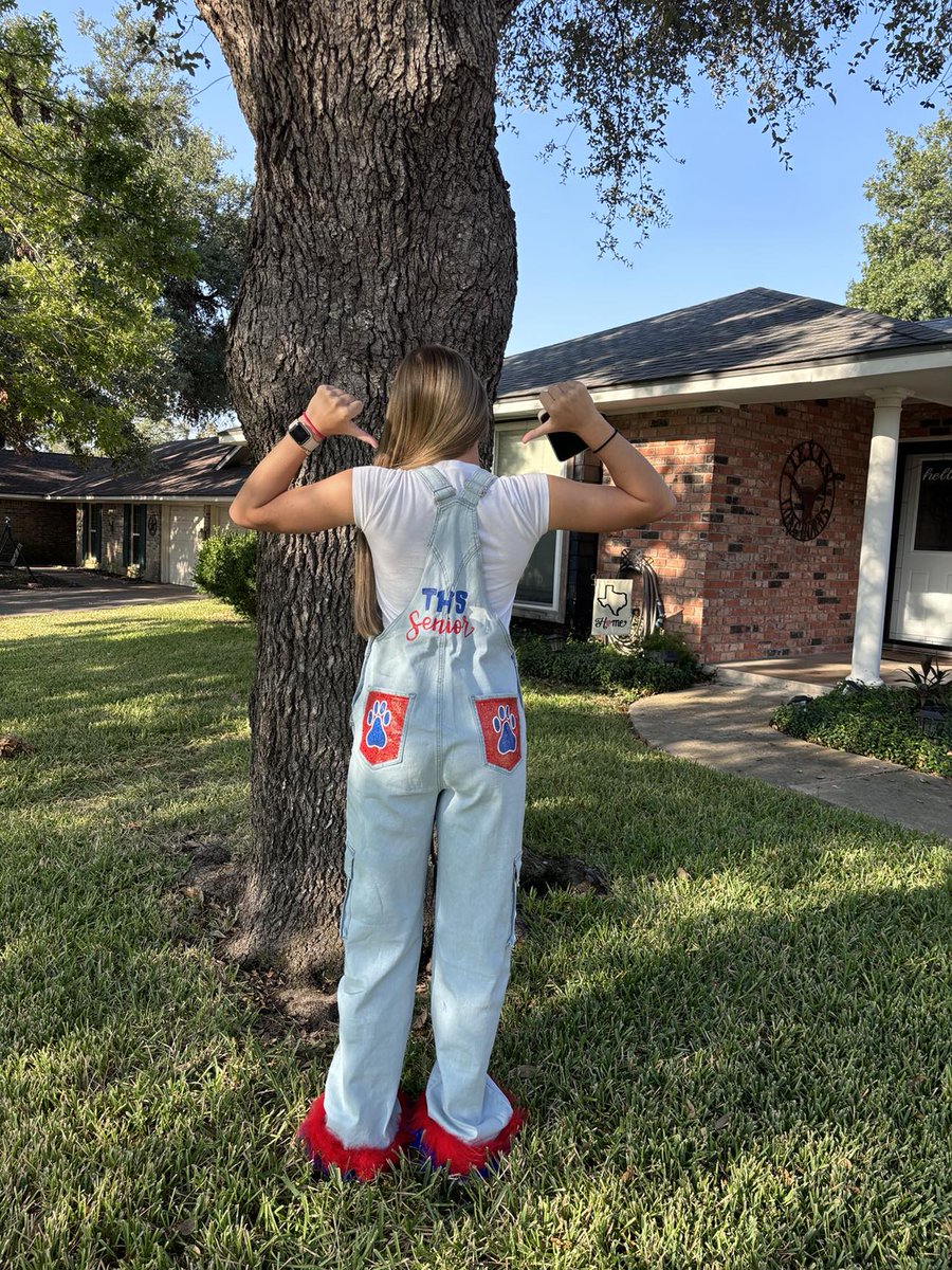 kellyepma's tweet photo. Yesterday was homecoming for Temple. 🏈 Seniors wear their overalls and Kaegan's turned out so good!! 💙 K had a vision and Alison made it happen. 

Check out @alisigns21 on Instagram for more of her amazing work!! https://t.co/YFZ1sdwA7n