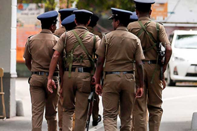 Sri Lanka's Public Security Ministry instructs the new police chief to speed up investigations into 7 top cases. #LKA #SriLanka 

1️⃣ Easter Sunday Attacks
2️⃣ Central Bank Bond Scam
3️⃣ Dinesh Schaffter’s death
4️⃣ Journalist D.P. Sivaram’s murder
5️⃣ Prof. S. Raveendranath’s