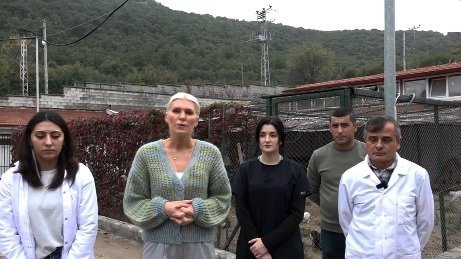 Bilecik belediye başkanı bu personelleride yanına alarak yaşanan hayvan katliamıyla asla ilgili olmadıklarını açıklamıştı.

Savcılığın soruşturması sonucu hayvanların barınakta iğneyle öldürülerek olay yerine atıldığı tespit edildi.
Bir ara göklere çıkardığınız belediye başkanı