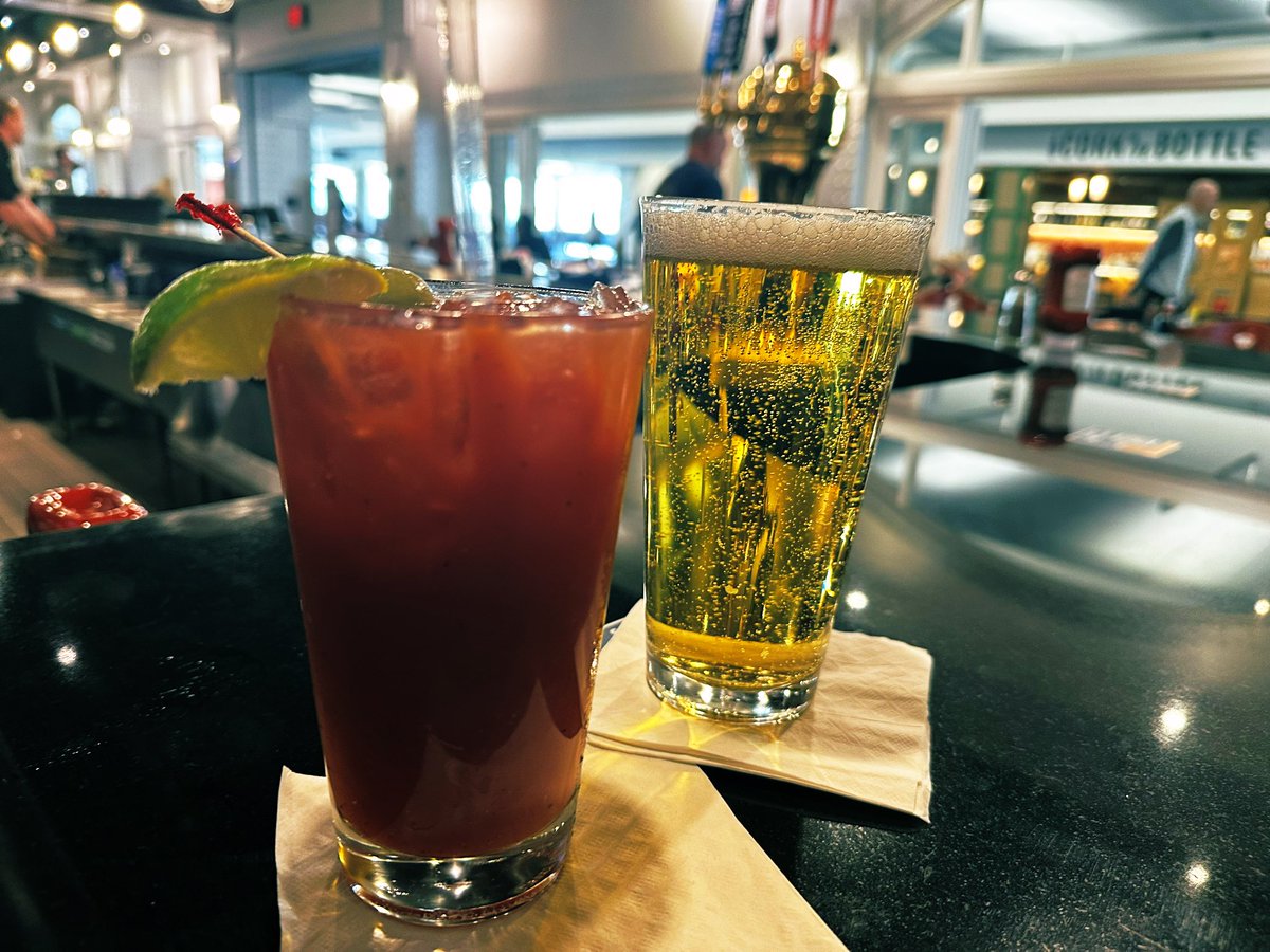TonyDaTiger96's tweet photo. Pre flight drinks are always good. WhoDey! @Bengals #Bengals #TonyDaTiger #FanOfFans #BusinessTrip #NFLStadiumTour https://t.co/jk1W55ovNN