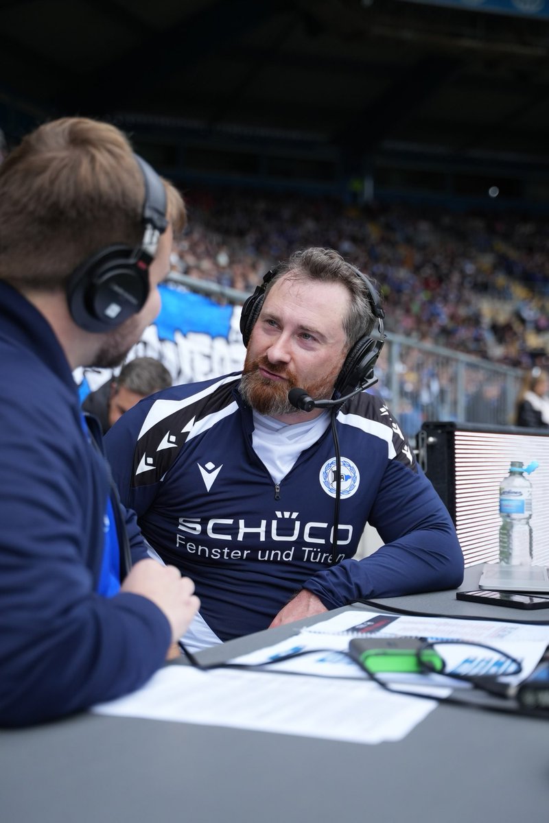 arminia's tweet image. Schaut doch mal in unserem Stream vorbei 👀📺 
youtube.com/live/15tfAl8Mc…

Neben Robby Hunke sind noch viele weitere Gäste mit dabei! 🤩

#immerdabei