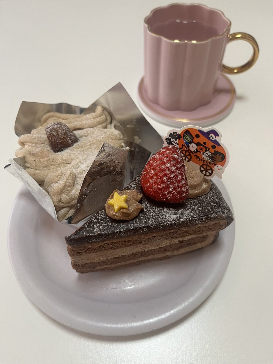 sa____tmim's tweet photo. 普通はケーキ1個なんて常識はないです https://t.co/moAnbHXlDS