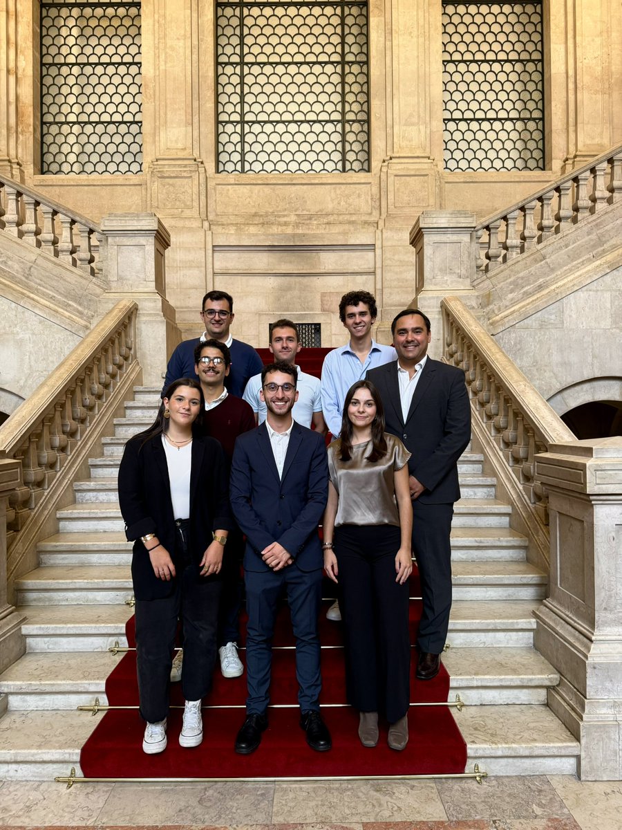 jsdtorresvedras's tweet photo. Visita da JSD de Torres Vedras à Assembleia da República! ✌🏼 https://t.co/Yx7kcFen2m