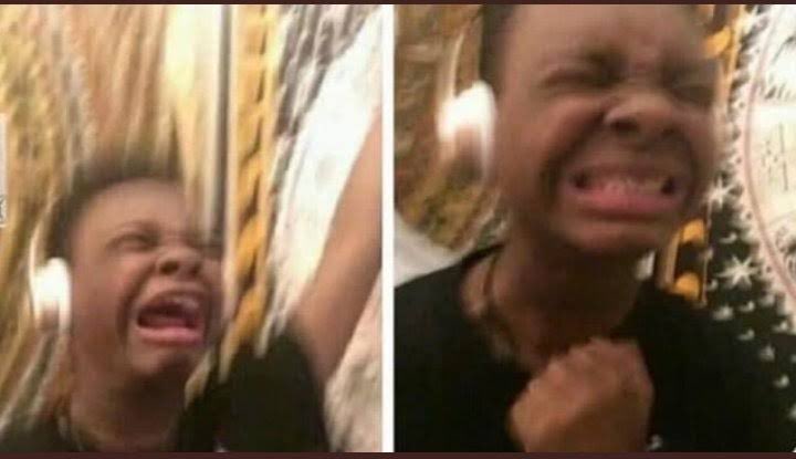 cassiasalatti's tweet image. o povo de Oxum quando toca “CANTA OXUM, ALIVIA MEU CORAÇÃO” 🥹💛