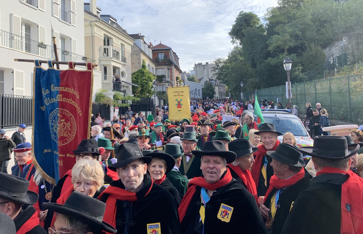 JeanMarie Cambacérès (@jmcambaceres) on Twitter photo #Paris <a href="/FDVMontmartre/">Fête des Vendanges de Montmartre</a>. Ban des vendanges avec <a href="/Anne_Hidalgo/">Anne Hidalgo</a> <a href="/EricLejoindre/">Eric Lejoindre</a> #AlainCoquard #EricSureau #JeanPhilippeDaviaud puis défilé des confréries derrière #PetitsPoulbots et #RépubliquedeMontmartre. Les bouteilles du Clos Montmartre sont vendues au profit de l’action sociale. #Paris <a href="/FDVMontmartre/">Fête des Vendanges de Montmartre</a>. Ban des vendanges avec <a href="/Anne_Hidalgo/">Anne Hidalgo</a> <a href="/EricLejoindre/">Eric Lejoindre</a> #AlainCoquard #EricSureau #JeanPhilippeDaviaud puis défilé des confréries derrière #PetitsPoulbots et #RépubliquedeMontmartre. Les bouteilles du Clos Montmartre sont vendues au profit de l’action sociale.
