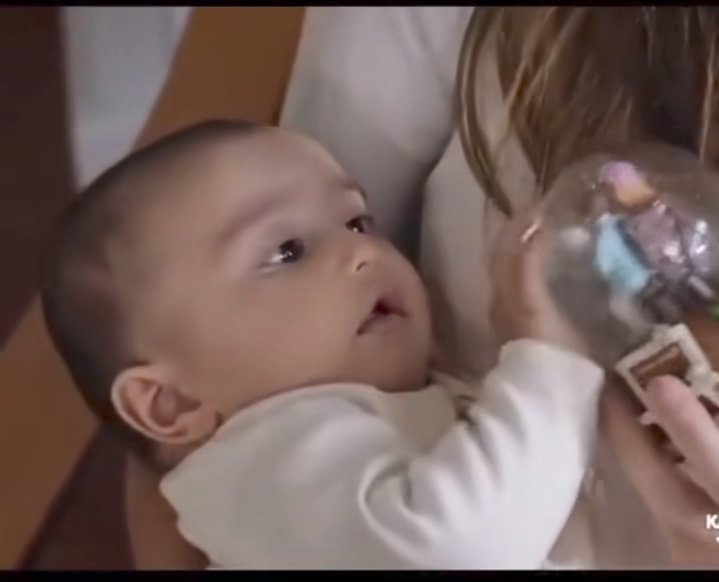 A ver tías... Me están diciendo que a Miran lo llevan a la mansión de bebesito y que mi poderosísimo tío Ahmet con su gran sabiduría no reconoce al bebé ? 🤔🤔 
Pues que le hicieron a mi tío en ese tiempo o donde lo ocultaron?  Será uno de sus tantos 🙈🙉🙊
<a href="/JudithBenitez14/">Judith Benitez</a>