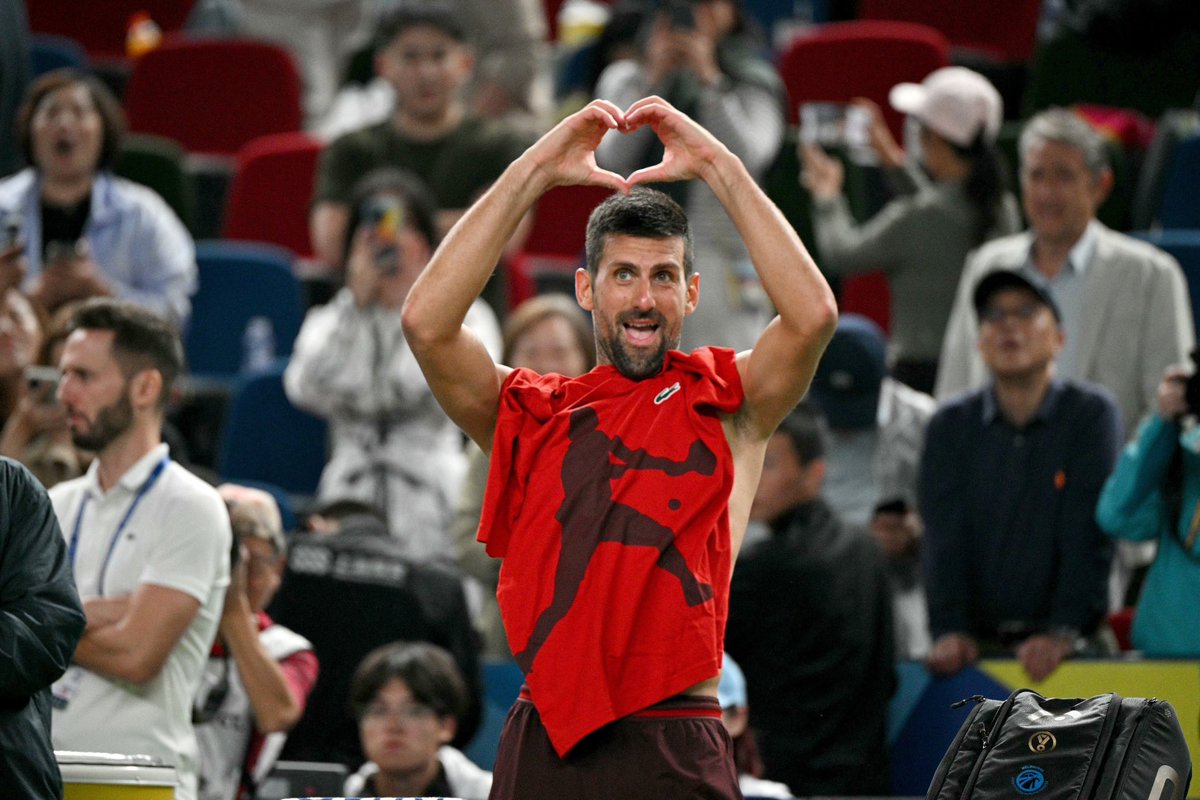 DjokerNole's tweet photo. Shanghai, you have my heart 🫶🏼. Not too bad for an old guy 😆. Bring on the final 💪 🇨🇳 https://t.co/Bq7SKh13yJ