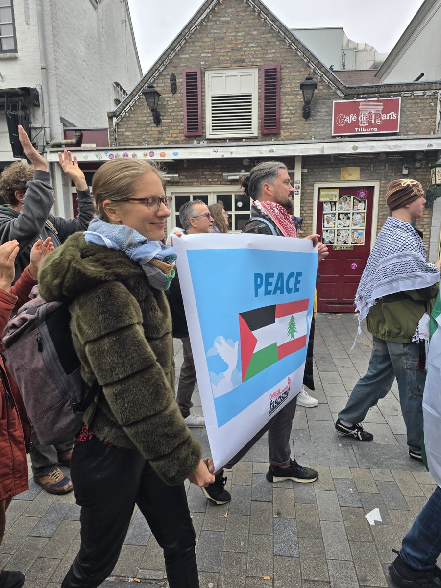 En la ciudad de Tilburg, Países Bajos, estudiantes universitarios y Solidaridad con Venezuela marchamos unidos por los pueblos de Líbano y Palestina #Peace #Paz
