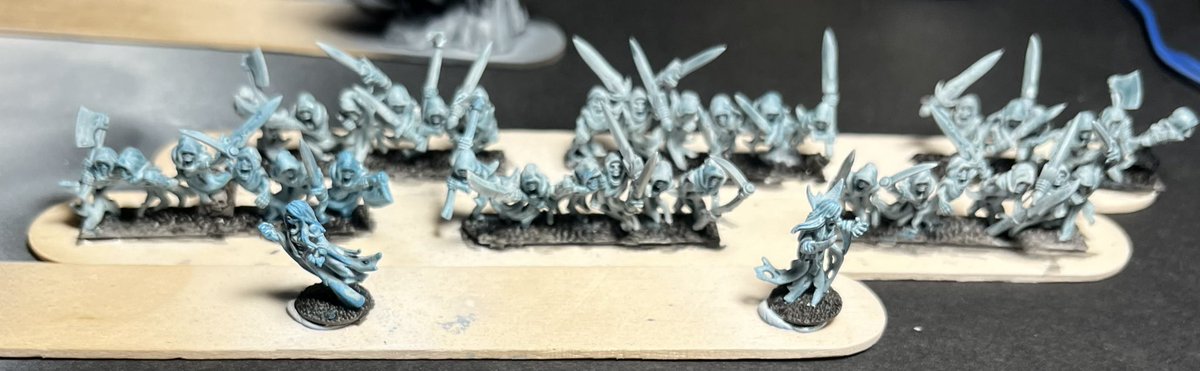 Inspired by @oldmanchambers I went blue with these #wip banshees and avenging spirits from <a href="/forestdragon3d/">Forest Dragon</a> during this spooky szn. I experimented with various mixes of GW Apothocary White Contrast and Vallejo Game Color Magic Blue. I’m diggin’ it!