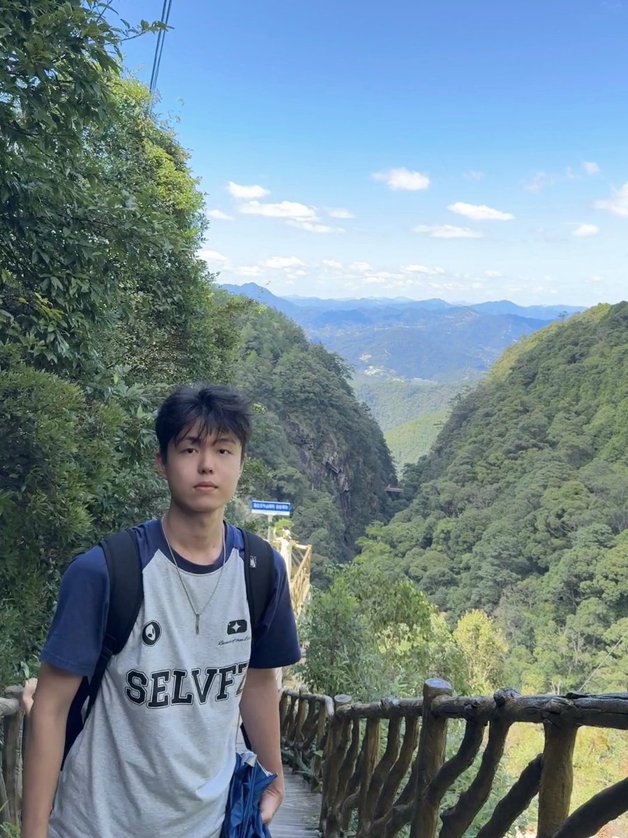 yinxian65's tweet photo. 石牛山 真的超级漂亮 原谅我疲累的眼神 https://t.co/suXfkU6BYG