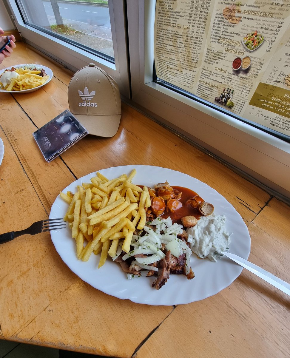 Ich hoffe der Vize-CEO der Kollegahbubble kennt auch den Umgang mit Taxitellerbesteck