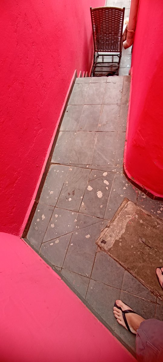 ClaudioKuruma's tweet photo. @BurgerKingBR @construcan estão construindo um burguer king na Av Eng Armando Arruda Pereira Jabaquara. Causaram danos no imóvel e não respondem. sujam de concreto o corredor e não limpam. Falta de respeito! https://t.co/jZAk5uuBHH