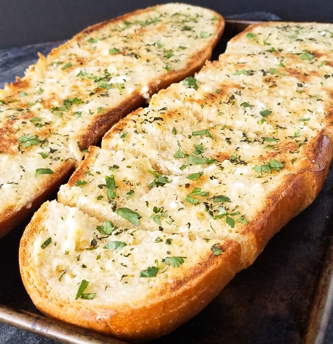 Are you a fan of good garlic bread?