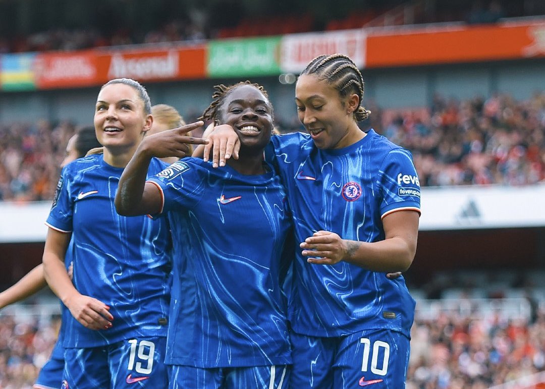 El Chelsea sobrevive y se lleva su primera victoria en el Emirates Stadium. Trabajo hecho.

Partido feo -salvo primeros 30 mins-, mejor el Arsenal que consiguió reaccionar, pero el resultado…

5/12 para las de Jonas Eidevall. ¿Se viene cambio?

📸 <a href="/ChelseaFCW/">(C)helsea FC Women 🏆🏆🏆</a>