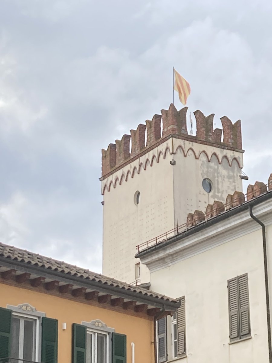 SimonaBellone's tweet photo. #Millesimo 18 Cº ☁️ vento #giallorosso 8 km h 💨 12/10/24 h 16:00 🕓 nuvoloso con vento moderato 🤷♀️ https://t.co/WANZHMpjWG